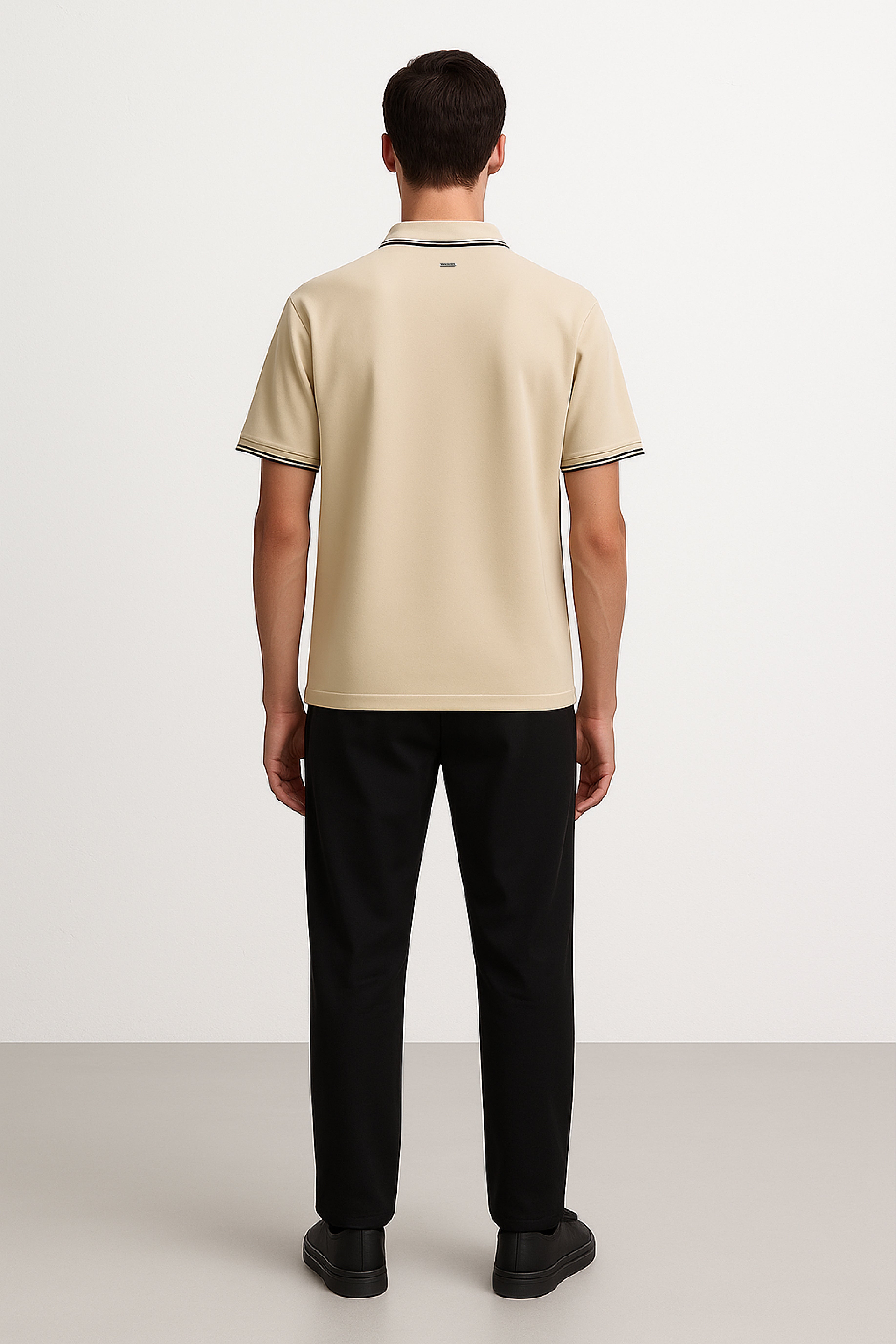 POLO BEIGE CON PLACA