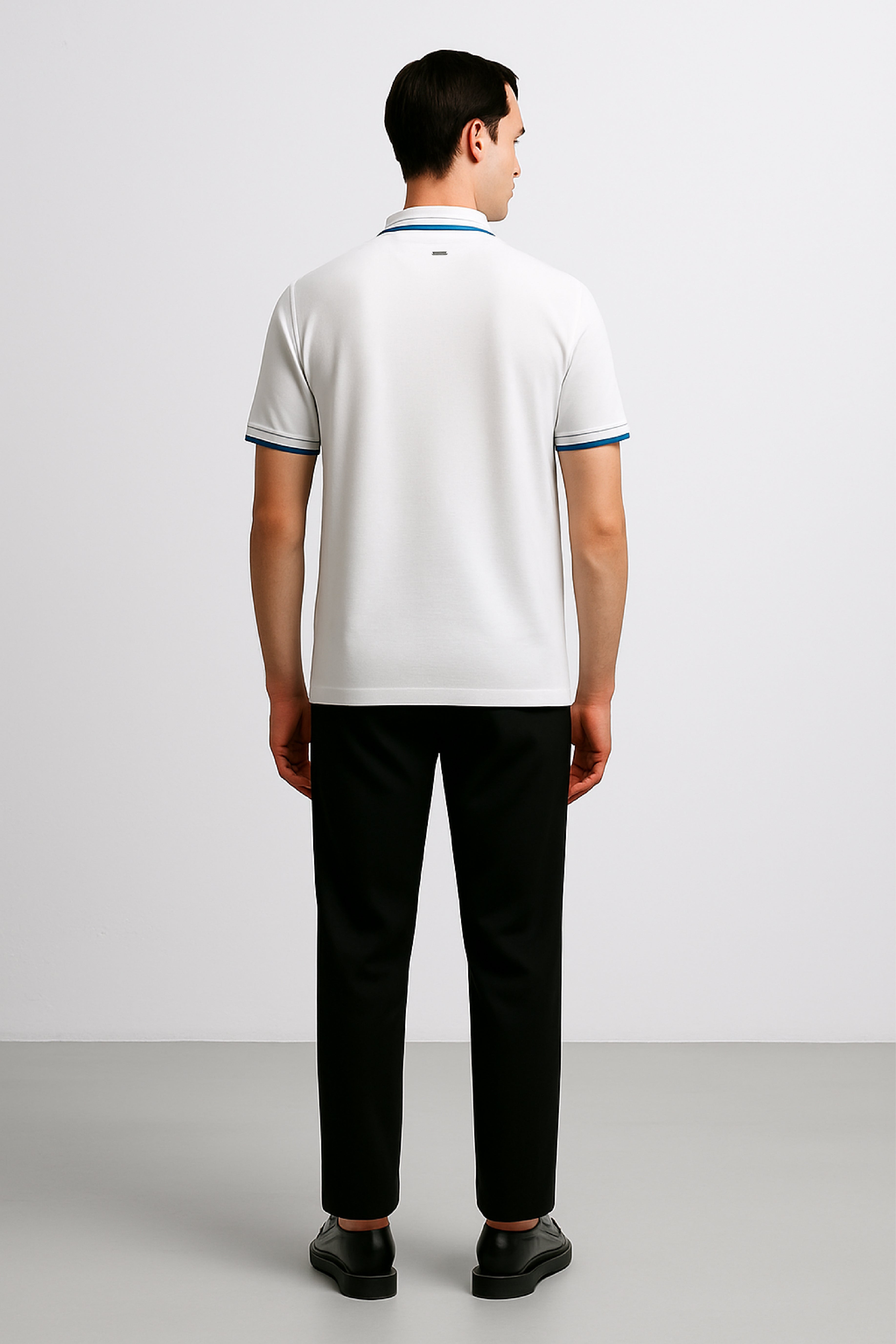 POLO WHITE-BLUE CON PLACA