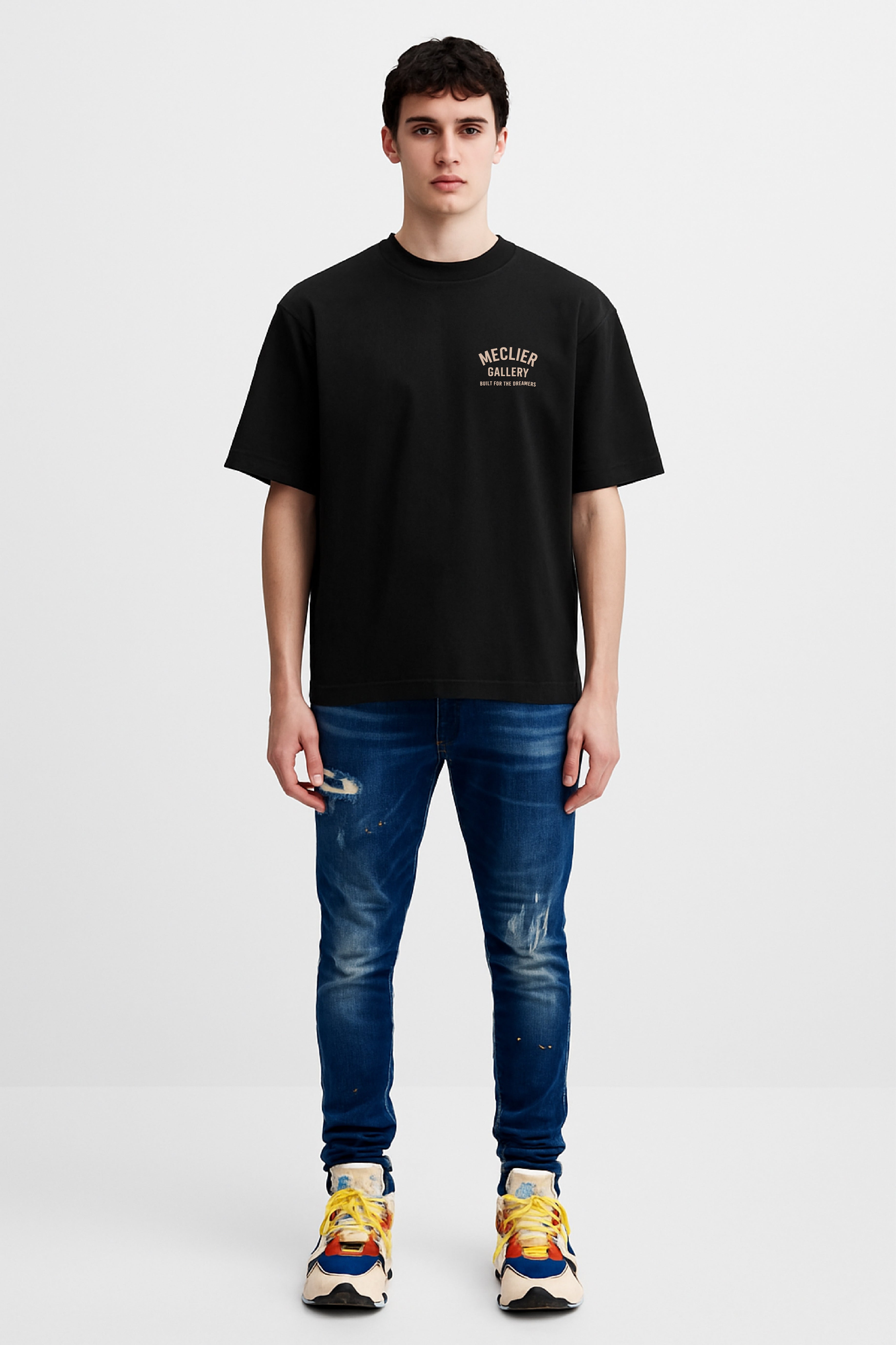 CAMISETA NEGRA CAFE CLARO BUILT FOR THE DREAMERS